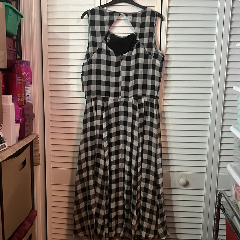 🍀Gabby Skye Black and White Checkered Dress - Picture 2 of 2